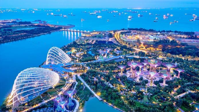 (PM) Visit Marine bay skypark. It really gives a taste of the highlife by viewing Singapore from above.