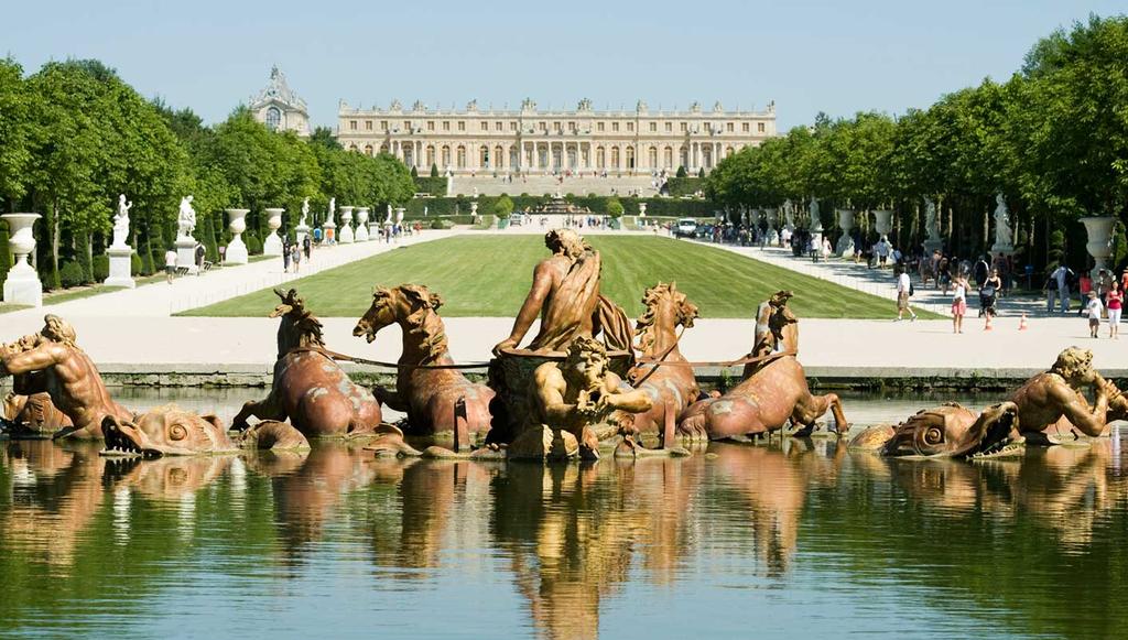 Paris: Trip to Versailles included.