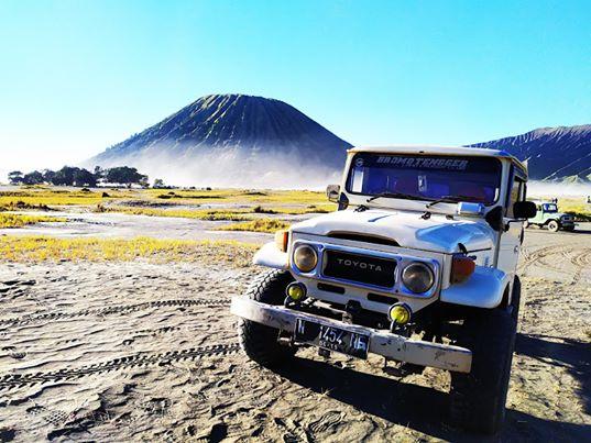 An off-road vehicle used in Mount Bromo Sunrise Tour Day 03.