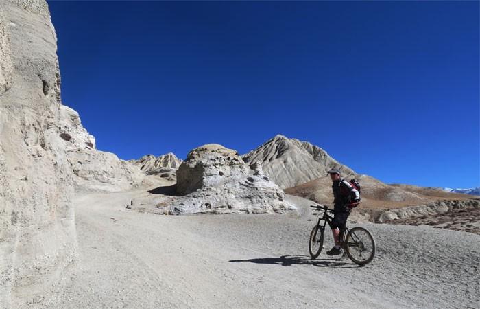 Today we ll finally reach our destination of Lo-Manthang, the walled city of Buddhist heritage. It is a relatively easy day s ride with only the Lo-la pass (3810m) to cross.