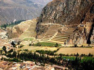 Day 2 SACRED VALLEY & PISAK MARKET TOUR Enjoy breakfast at your hotel before setting out on a Sacred Valley tour.