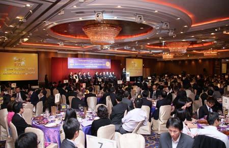 MR PETER WONG JP, CHIEF EXECUTIVE, HSBC SPOKE AT THE HKMA 28TH SUSAN YUEN MEMORIAL LECTURE & DINNER 40 OUTSTANDING TRAINERS AND COMPANIES ARE RECOGNIZED Mr Peter Wong JP, Chief Executive, The