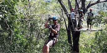 Then we will go across the canyon from one side to the other in the fantastic Canopy and observe Borinquén opposite the