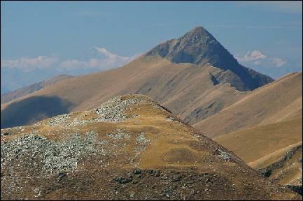 com Pizzo di Gino, Garzeno Summer and autumn trekking route with only a slight ascent (550 m).