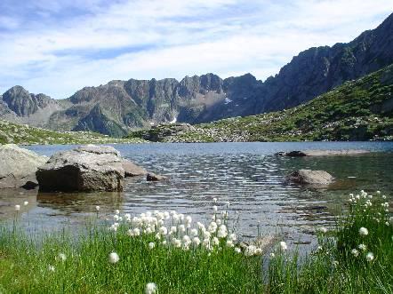 com Lake Darengo, Livo This excursion, involving an ascent of 1200 m, takes you to one of the most beautiful spots in the Alto Lario