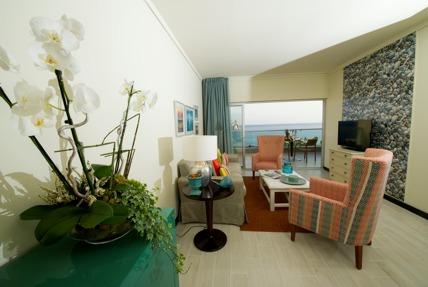 With spectacular view across the bay and the amphitheatre which characterize the city, extensive
