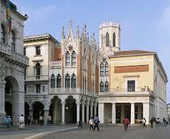 Padua, the city of the noblemen Walking tour in Padua with a tourist guide and guided visit of Palazzo Bo.