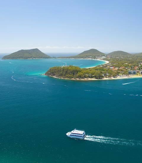 marina and National Parks. Nature is the center of all that is Port Stephens and is the perfect escape from cosmopolitan Sydney.