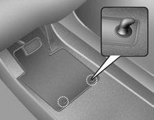 Features of your vehicle OUN026348 Držač za odeću (ako je vozilo opremljeno) Kada želite da koristite držač za odeću, povucite na dole gornji deo držača.
