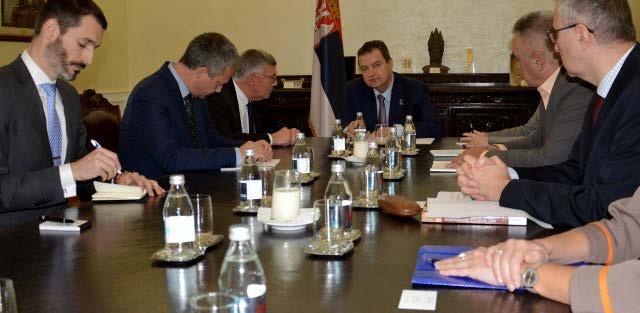 SERBIA SHPRESON QË GJYKATA SPECIALE E KOSOVËS TË SIGUROJË DËNIME 11 NËNTOR 2016 Kryeprokurori David Schwendiman takon ministrin e jashtëm të Serbisë Ivica Daçiç. Foto: mfa. gov.
