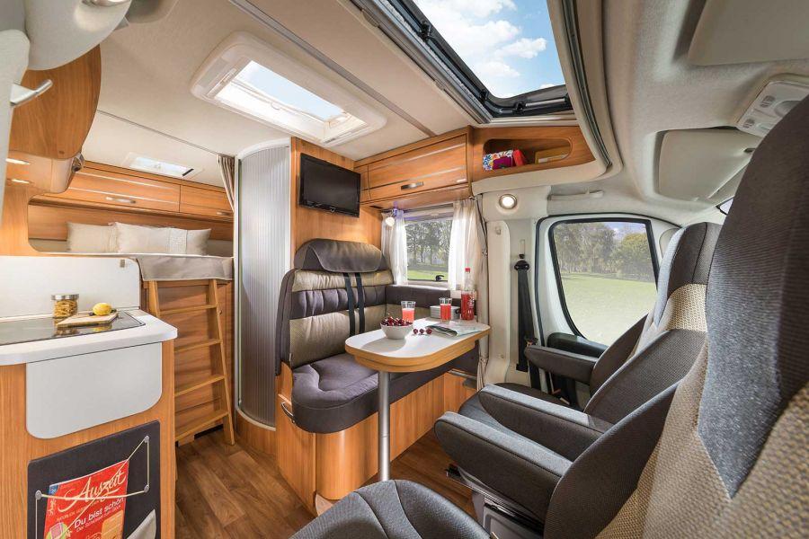 Living room The HYMER Van 314 concentrates a lounge, kitchen, sleeping quarters and bathroom into a minimum of space.