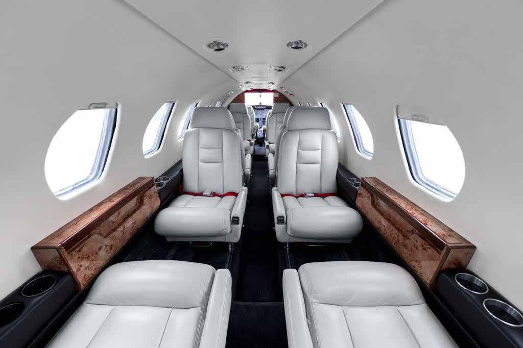 PRIVATE JET INFORMATION Mimo flies in a luxury Cessna Citation II.