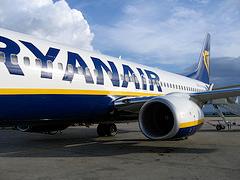 Why does Ryanair use a single type of airplane?