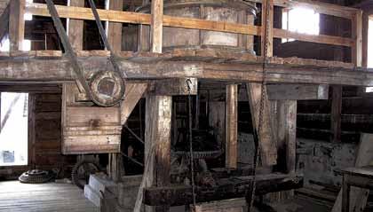 In 1978, the Ignalina Tourism Base acquired the mill, restored it, and founded a milling museum which houses exhibits of authentic milling equipment: from a water turbine and a sack lift to