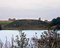 At the end of the 19th century, iron axes and knives, iron slag (iron ore alloy by-product) and other items were found in nearby fields. The hill fort is believed to be about 1500 years old. 7.