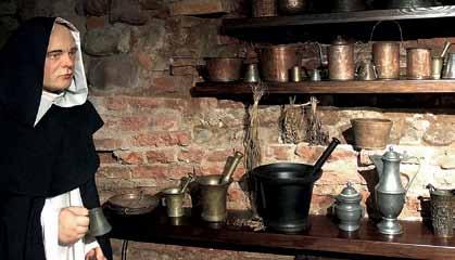 130 DZŪKIJA AND SUVALKIJA Trakai Peninsula Castle 131 A fragment of the monastery kitchen has been recreated in the museum turmoil that started during the war between Poland and Russia together with