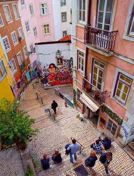 Dane možete iskoristiti i za shopping u nekom od brojnih dućana ili za uživanje u gastroenološkoj ponudi ovog mediteranskog grada. Lisabon je grad koji će svakako probuditi hedonista u vama.