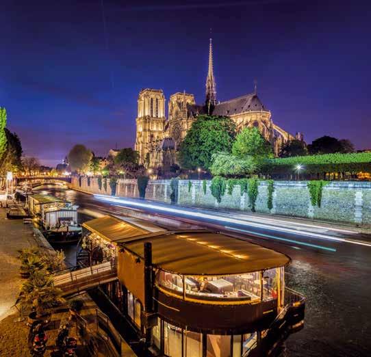 Po dolasku, posjet gotičkoj katedrali Notre-Dame (na UNESCO listi svjetske baštine) u kojoj su se nekada krunili francuski kraljevi.