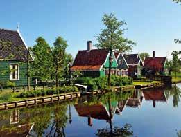 Nakon slijetanja, vožnja sjeverno od Amsterdama do rijeke Zaan, posjet tradicionalnom selu Zaanse Schans, poznatom po vjetrenjačama.
