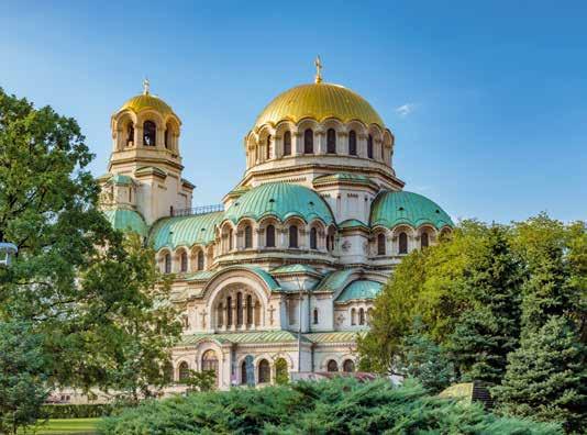 Najljepši simbol grada, a i Bugarske je Katedrala Aleksandra Nevskog - ekstravagantna građevina, ujedno i jedna od najvećih pravoslavnih crkvi na svijetu. Posebno se ističu i crkva Sv.