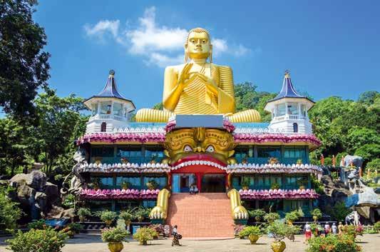 Na putu prema Nuwara Eliyu posjet Peradeniya Botaničkom vrtu izgrađenom kao vrt za odmor kralja Sinhala, a proširen je od strane Britanaca. Vidjet ćete specifične vrste drveća, biljaka i cvijeća.