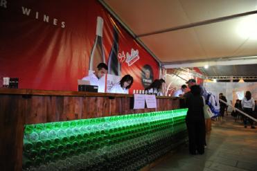 Врвното од Македонија на фестивалот Медитерано во Белград Повеќе од 5,000 гости на Саемот за вино, гастрономија и туризам можеа да уживаат во сите вина од портфолиото на Тиквеш.