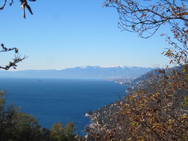LE AZIONI IN VIA DI ATTUAZIONE PER LO SVILUPPO DEL TURISMO OUTDOOR Cycling Tourim: to pass and to implement the Ligurian Cycle network and of her signs.