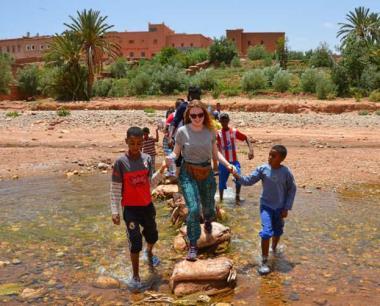 The villagers have now moved to the left bank closer to the road. Some still live in Ait Benhaddou Ksar. The tourists are now helping a little to supplement the farmers.