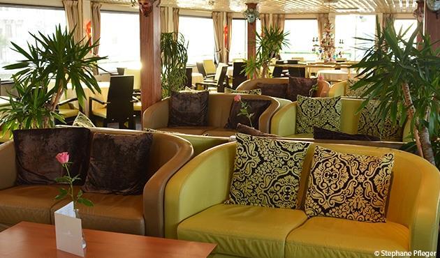 lounge-bar with a dance floor - bar Unlimited complimentary onboard beverages,
