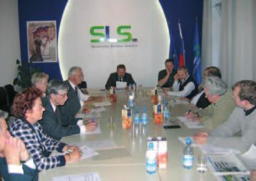 Odmev mestni odbor 33 Mestni odbor SLS Ljubljana ima novo vodstvo Po sprejemu dnevnega reda je občni zbor sprejel poslovnik ter spremembe in dopolnitve Mestnega odbora Ljubljana.