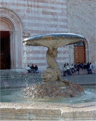 Day 2: Assisi: cultural town walk or walk in the surrounding hills Today you can choose between two itineraries: a cultural tour, which leads you to the most important cultural monuments of Assisi, a
