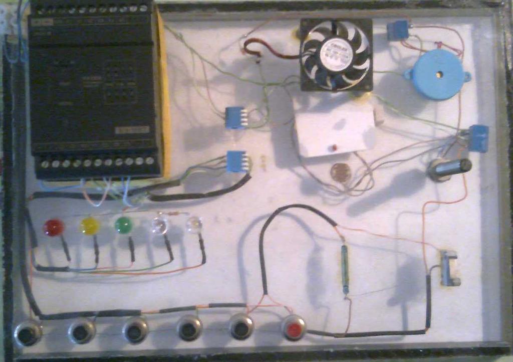 simulatoru na računaru, kako se taj program upisuje u kontroler i kako se testira na razvojnoj ploči (sl.1.