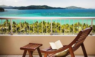 Hamilton Island Hamilton Island has long been one of the Whitsunday s most popular resort islands, with their own airport, allowing visitors from many major cities and