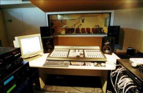 Audio unit features a professional recording studio of 120msq and a secondary studio.