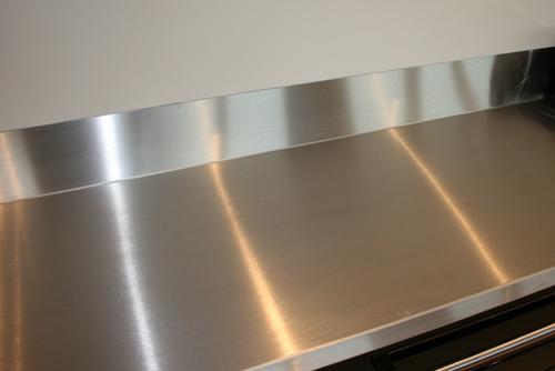 Item B-1.32 Worktops, stainless steel Tops for working space where stainless steel type is required. 1) Manufactured from high quality highly resistant stainless steel, at least 12 gauge steel.