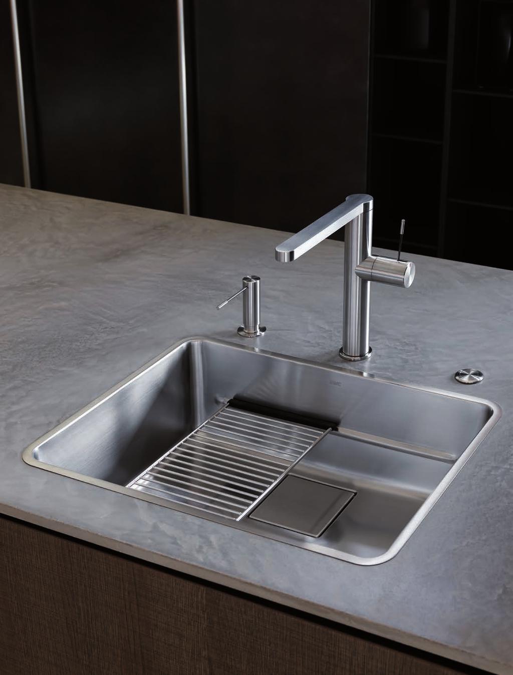 LIKE JAZZ & SUNDAYS FUNCTIONALITY KWC ONO faucets and sinks have original and functional product qualities.