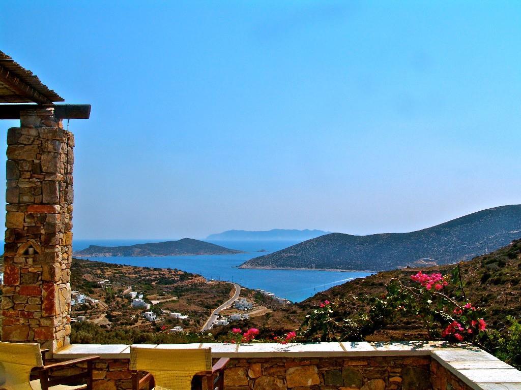 Our amazing Villa is on the majestic island of Sifnos, on a hilltop overlooking the Aegean Sea.