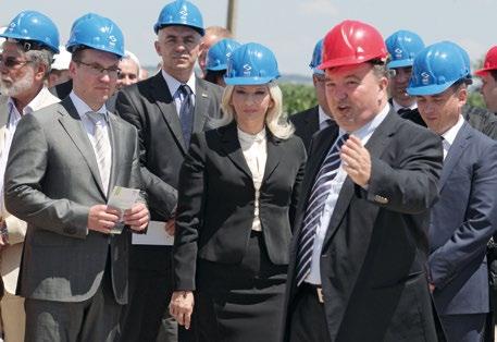 Меморандум су у Влади Србије потписали министар Зорана Михајловић и председник ПКС Жељко Сертић.