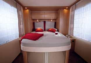 31 IXEO TIME 2 Twice as cosy: A comfortable double bed awaits you in the rear.