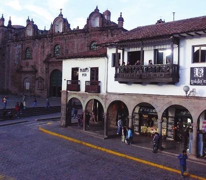 Walk to Plaza de Armas, tour Cathedral Basilica of the Assumption of the Virgin, Cusco s cathedral, built in the 16th-17th century.