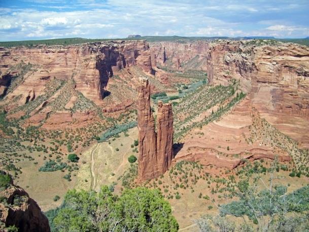 View of Canyon de Chelly and its Spider Rock spires from the Spider Rock Overlook.