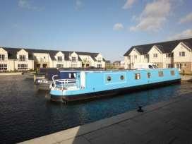 twenty plus boats to the larger facilities at Grangemouth Sea Lock and Auchinstarry. The linear moorings along the canal are of varying ages and fit-out.