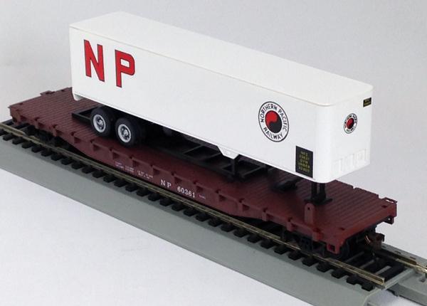 37 (0001-009425) HO 54 Ft Flat Trailer Train, with