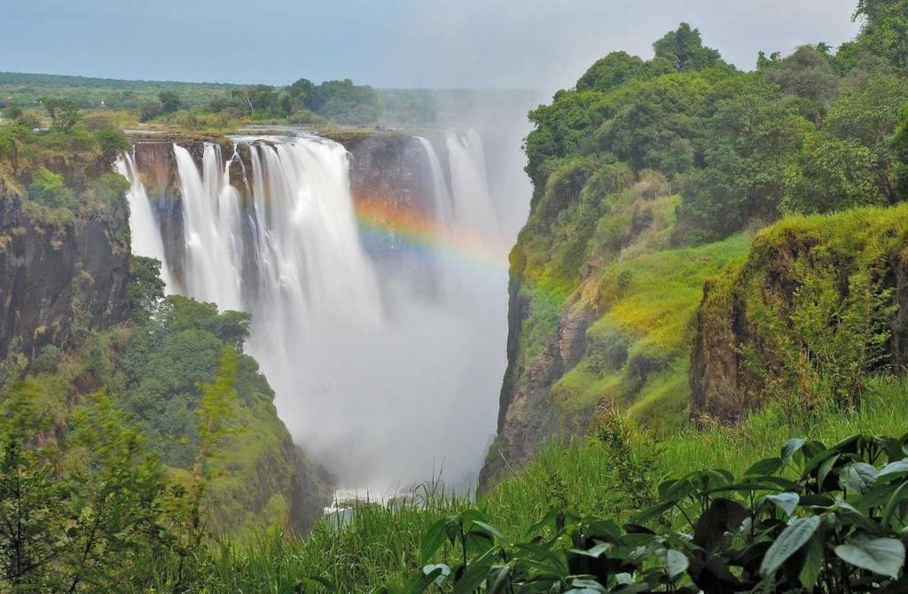 Zimbabwe Zimbabwe is blessed with such diversity and beauty that it is sure to fulfil the dreams of any traveller