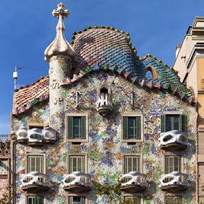 Antoni Gaudi lived between 1852 and 1926