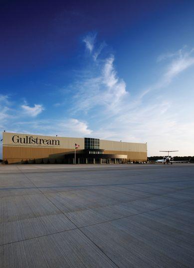 Gulfstream Service and Support Solutions 11 company-owned service centers Four company-owned component repair facilities Worldwide support network North and South America, Europe, Russia, India,