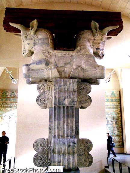 Persian Art Persepolis, Iran Apadana with huge columns 60 feet tall 36 columns with bull-shaped tops Reliefs on walls symbolize