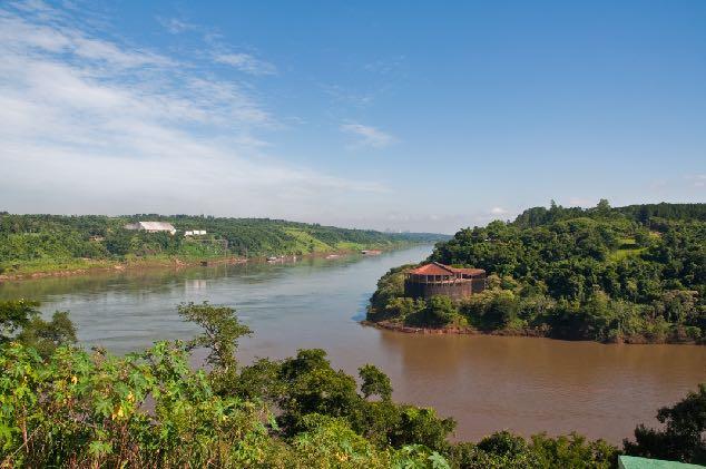 It flows about 2,621Km from its headwaters in the Brazilian state of Mato Grosso to its confluence with