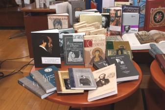 Кирил и Методиј во Скопје му беа подарени 300 наслови од поновата руска книжевност. Вредноста на донацијата изнесува 69.