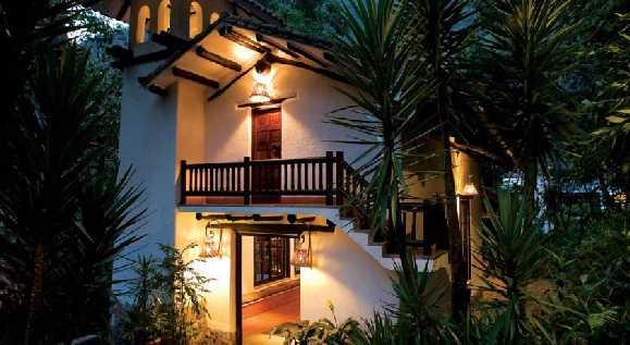 In Aguas Calientes, Inkaterra Machu Picchu Pueblo Hotel is a colonial-style property that features massage sessions and an Andean sauna. The spacious rooms feature tile floors and sitting areas.
